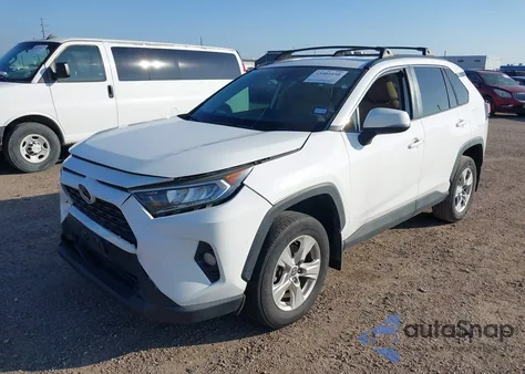 2021 Toyota Rav4 Xle z USA, uszkodzony, nr VIN 2T3W1RFVXMC147900